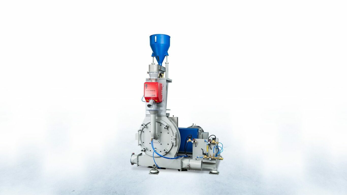 Feinmühle Zerma PM 500 mit Dosiertrichter, rotem Metallabscheider und Antrieb