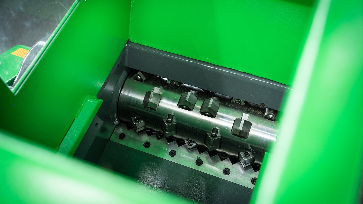 Blick in den Trichter des Zerma ZWS 600 smart auf den Rotor mit Wendemessern