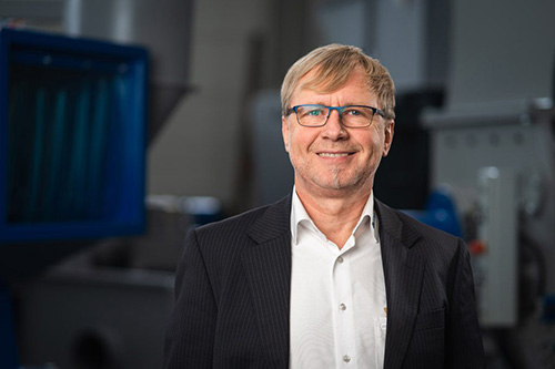 Peter Bendig, Ansprechpartner bei Zerma, in der Produktionshalle