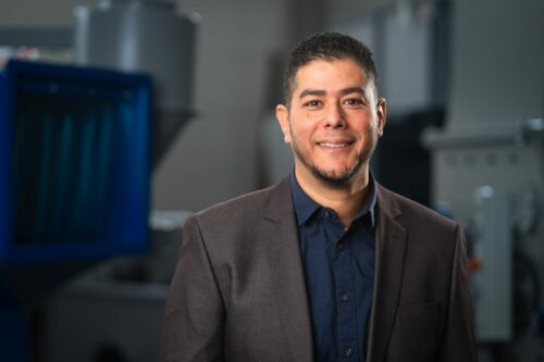 Sofien Rejeb, Ansprechpartner bei Zerma, in der Produktionshalle